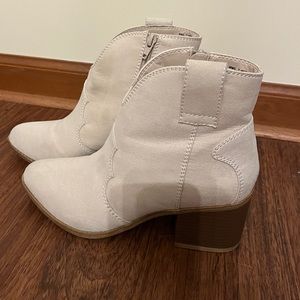 Western ankle boot